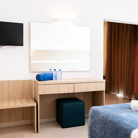 Hotel Kapetanios Bay 3*