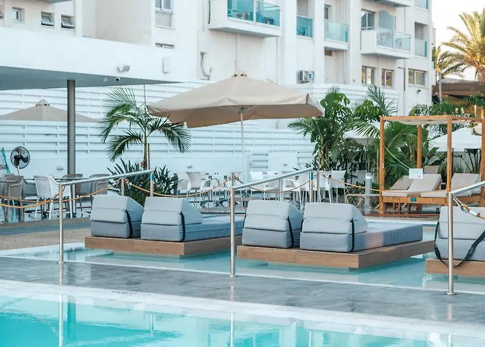 Kapetanios Bay Hotel