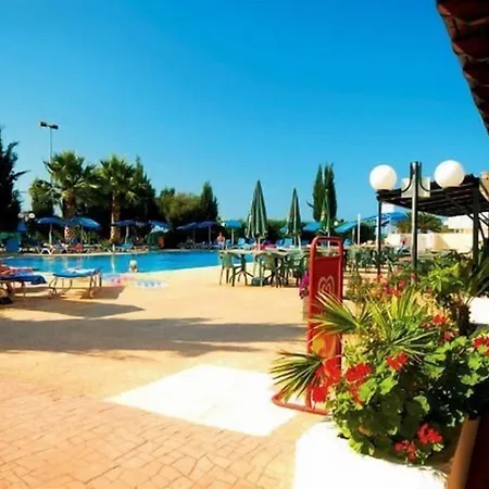 Hotel Kapetanios Bay 3*