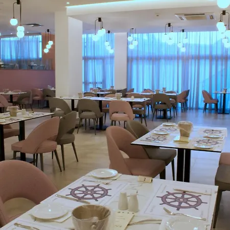 Kapetanios Bay 3* بروتاراس