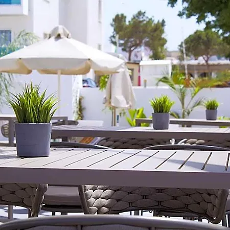 Ξενοδοχείο Kapetanios Bay 3*