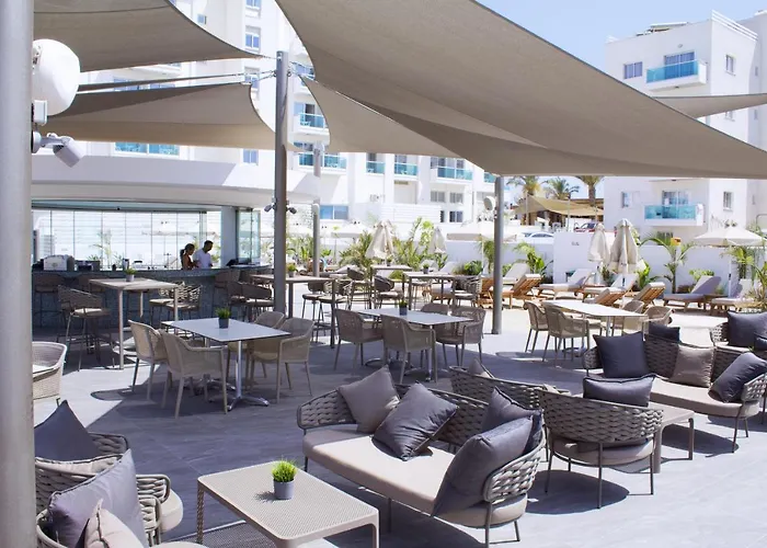 Kapetanios Bay Hotel