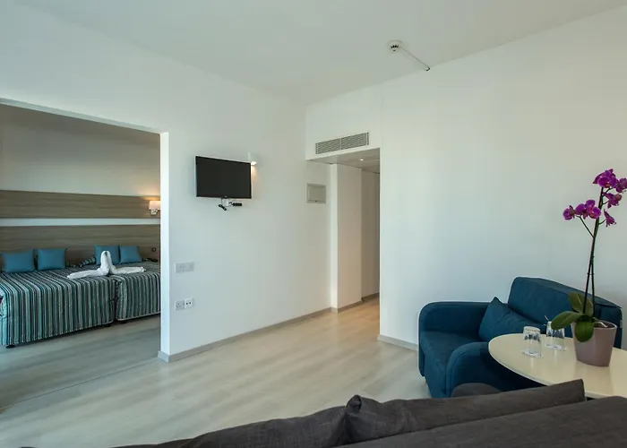 Hotel Kapetanios Bay 3*