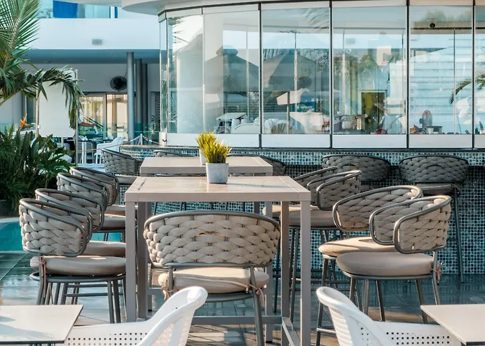 Hotel Kapetanios Bay