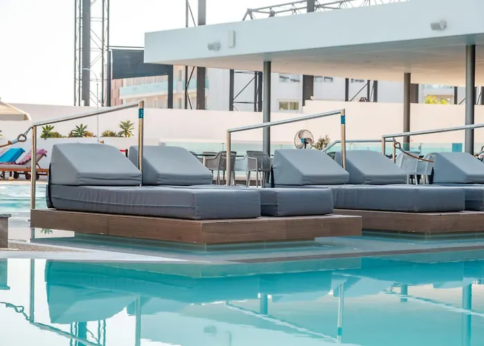 Hotel Kapetanios Bay 3*