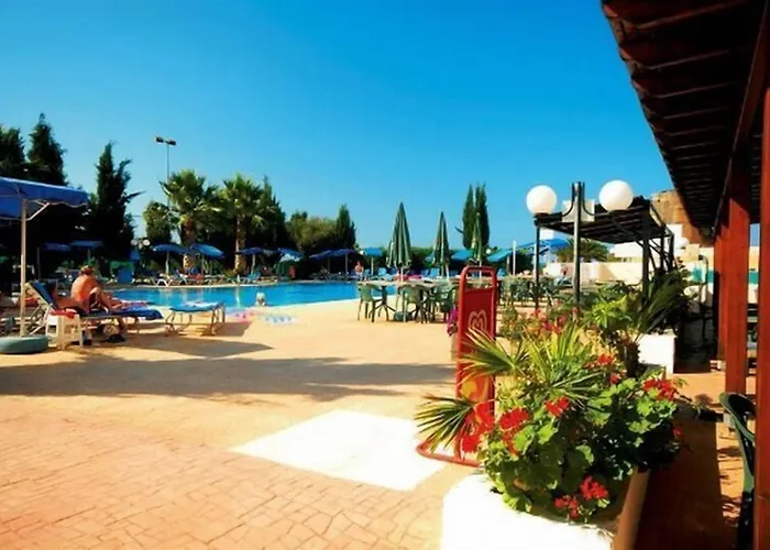 Hotel Kapetanios Bay 3*